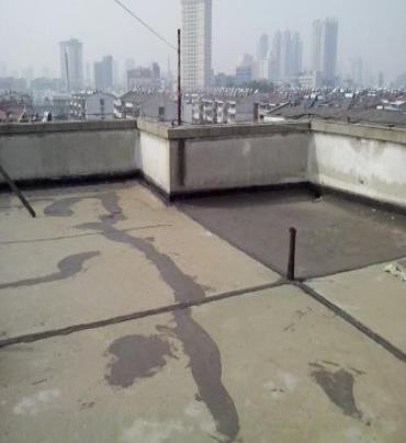 郑州中原区漏水维修 楼顶漏水是什么原因，楼顶漏水维修方法是什么?